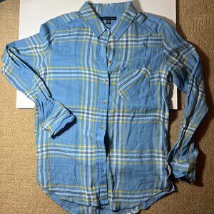 American Eagles Outfitters plaid button down shirt in size XS